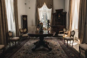 Salle à manger ancienne meublée avant un débarras de succession à Bordeaux