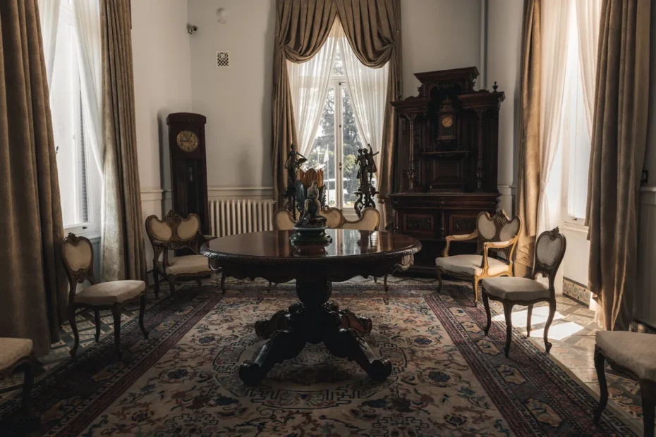 Salle à manger ancienne meublée avant un débarras de succession à Bordeaux